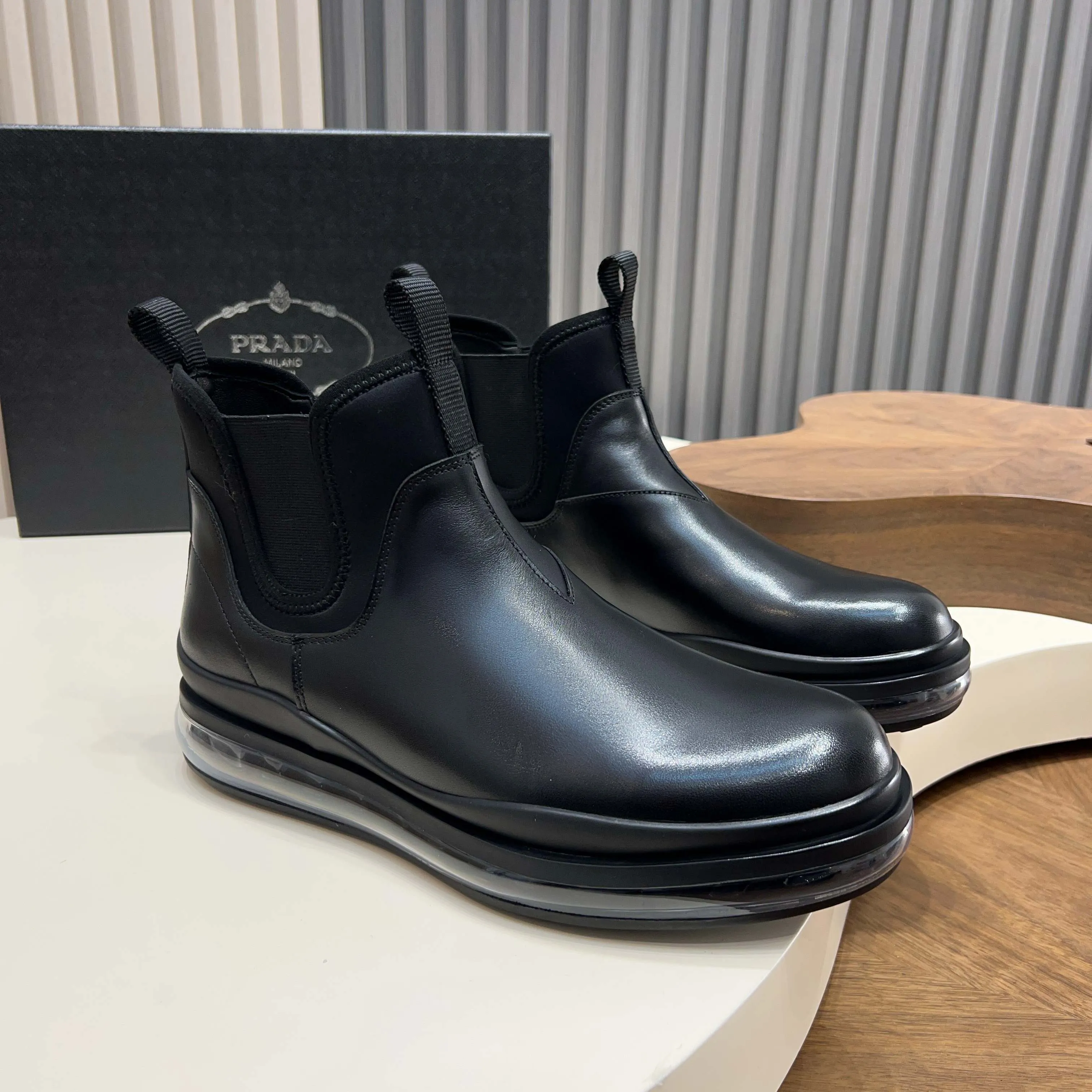 Men's shoes 💰 1000 Prada/Prada Italian show version Pure original men's high-top slip-on air cushion shoes Original super flexible air cushion outsole Silver label PRADA letter logo decoration on the heel Rubber bottom layer High comfort Excellent anti-slip performance Imported waxed cowhide Leather is smooth Leather holes are fine and even Super good texture Slip-on design Geometric carving decoration Novel and unique Full calf leather lining Standard gold-labeled feet. Fine workmanship. Ignore market currency. Support comparison inspection. Size: 38-39-40-41-42-43-44. Standard leather shoe size 45. Order